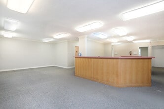 321 E 3rd St N, Newton, IA à louer Photo intérieure– Image 2 sur 17