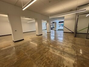 801 E Douglas Ave, Wichita, KS à louer Photo intérieure– Image 2 sur 6