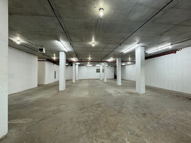 5130 Roosevelt Ave, Woodside, NY à louer - Photo intérieure – Image 3 sur 9