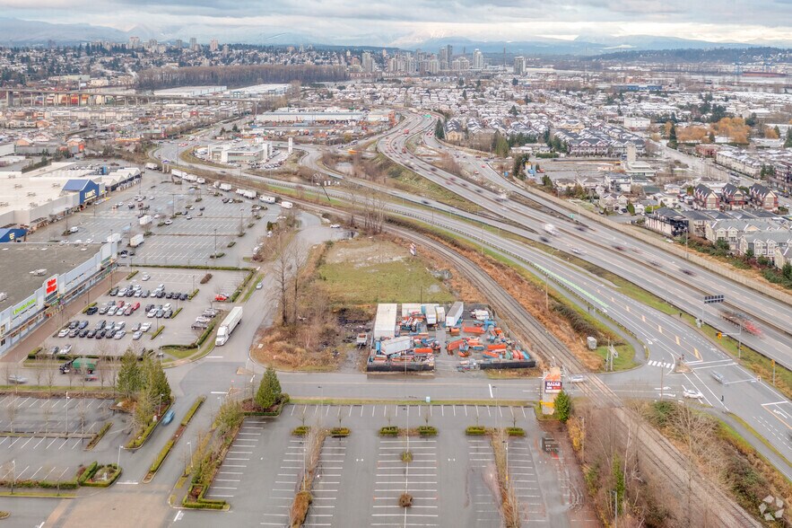 1084 Tanaka Ct, New Westminster, BC à vendre - Photo de l’immeuble – Image 3 sur 5