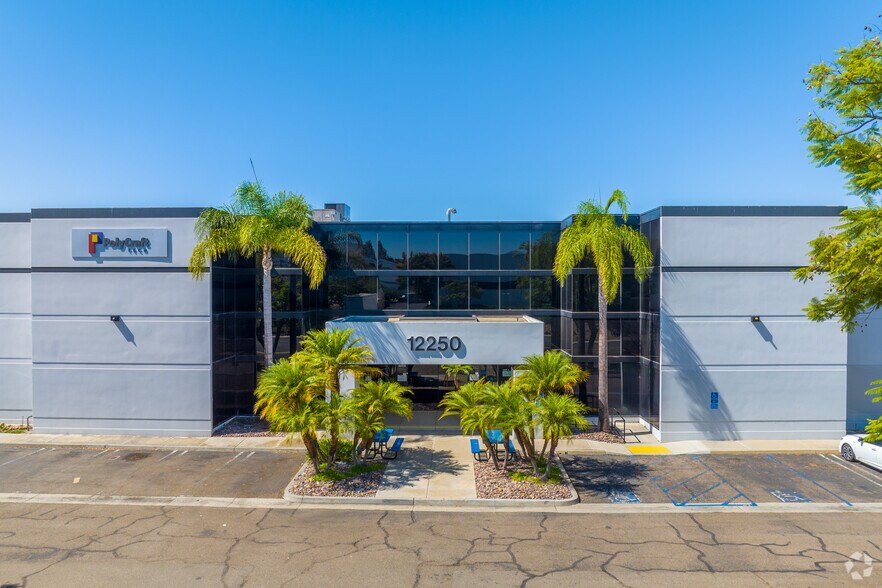 12250 Kirkham Rd, Poway, CA à louer - Photo de l’immeuble – Image 2 sur 4