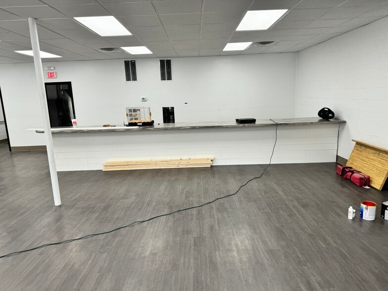 221 E Saginaw St, Breckenridge, MI à louer - Photo de l’immeuble – Image 2 sur 9