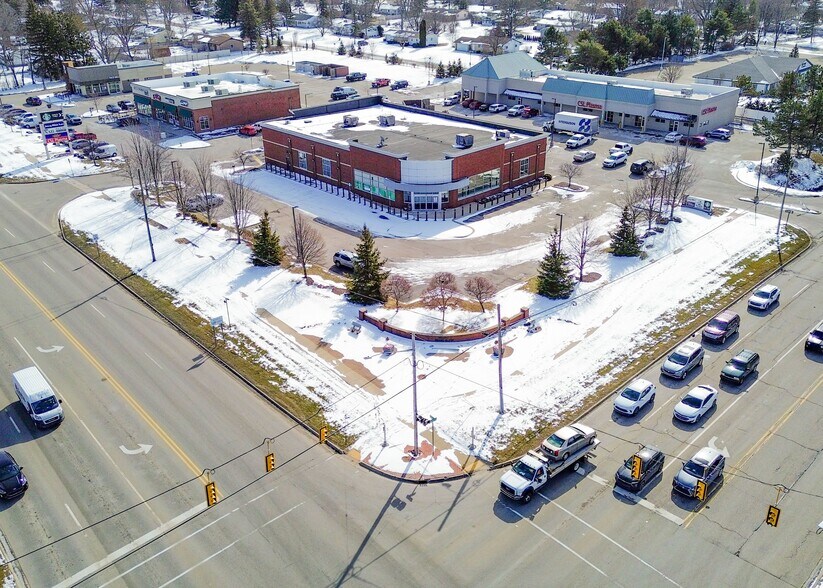 1020-1040 E Hill Rd, Grand Blanc, MI à louer - Photo principale – Image 1 sur 6