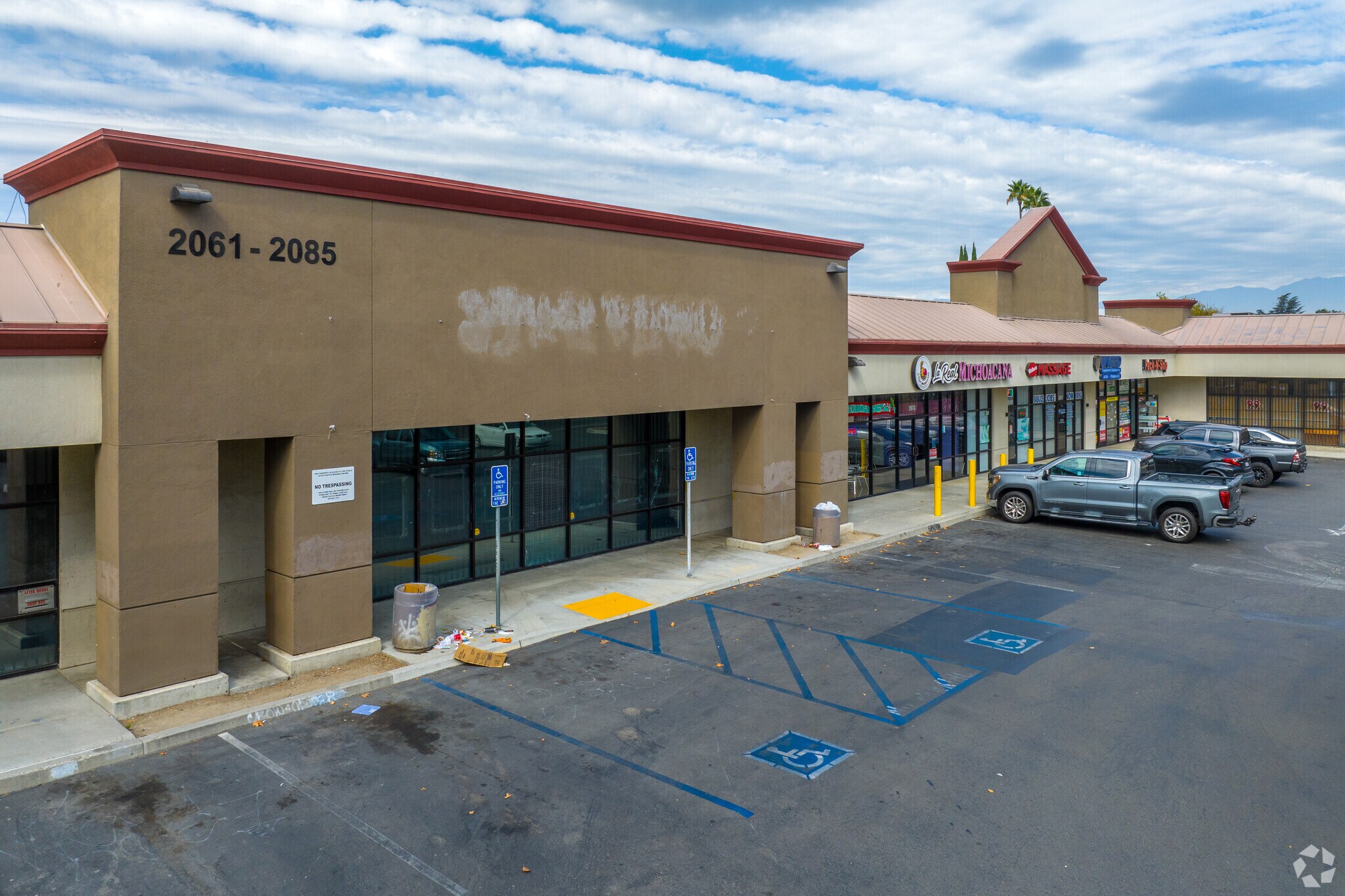 2061-2085 S Garey Ave, Pomona, CA à louer Photo principale– Image 1 sur 14