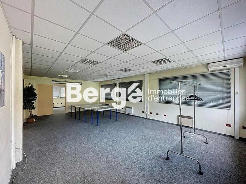 Bureau dans Mougins à louer - Photo de l’immeuble – Image 2 sur 14