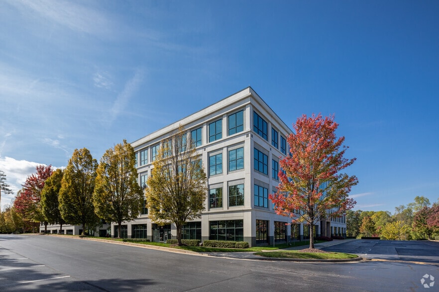8010 Arco Corporate Dr, Raleigh, NC à louer - Photo de l’immeuble – Image 3 sur 10