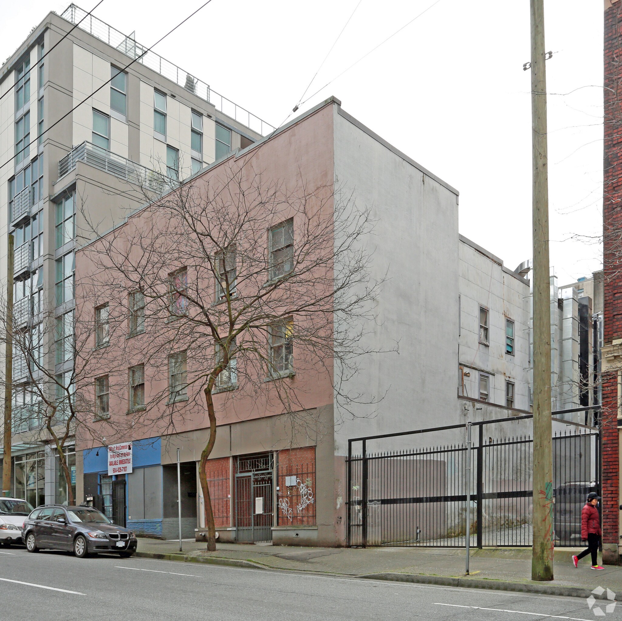 134-136 Powell St, Vancouver, BC à louer Photo de l’immeuble– Image 1 sur 12