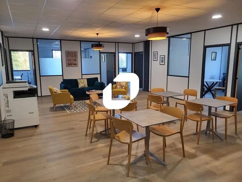 Bureau dans Mérignac à louer - Photo de l’immeuble – Image 2 sur 13
