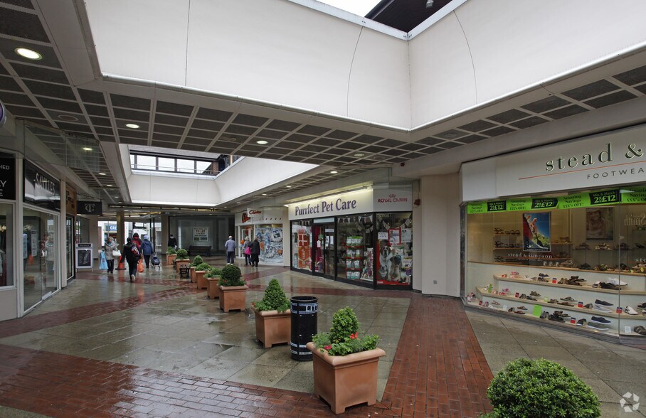 High St, Leatherhead à louer - Photo de l’immeuble – Image 2 sur 5