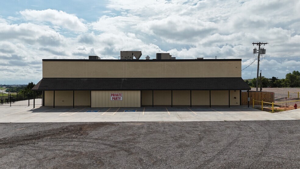23894 S Frontage Rd, Weatherford, OK à vendre - Photo de l’immeuble – Image 1 sur 40