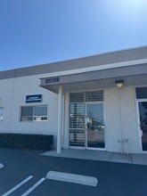 2021-2041 S Lyon St, Santa Ana, CA à louer Photo de l’immeuble– Image 1 sur 1