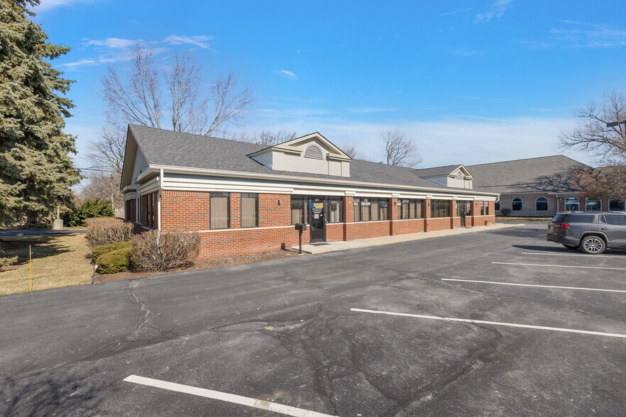 8639 Hall Rd, Utica, MI à louer - Photo de l’immeuble – Image 1 sur 4