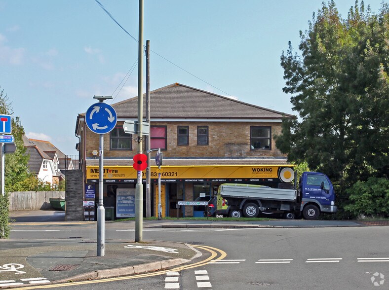 10-10B Robin Hood Rd, Woking à louer - Photo de l’immeuble – Image 2 sur 3