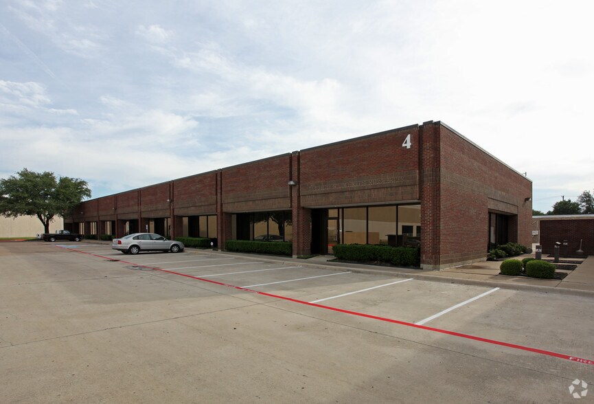1611 N Interstate 35E, Carrollton, TX à louer - Photo de l’immeuble – Image 2 sur 14