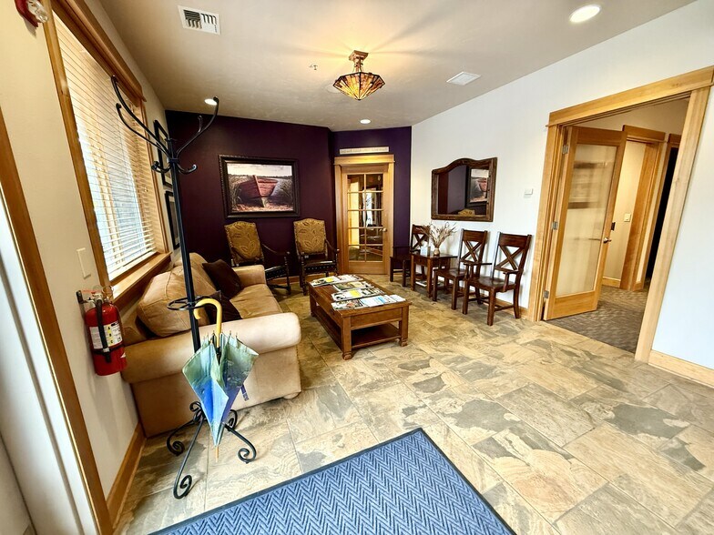 1569 SW Nancy Way, Bend, OR à louer - Photo de l’immeuble – Image 3 sur 19