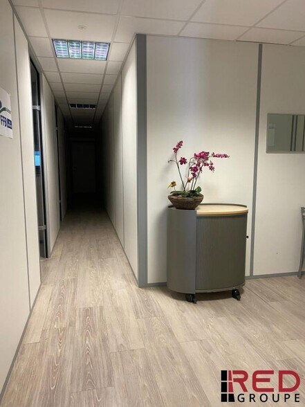 Bureau dans Gardanne à louer - Photo intérieure – Image 1 sur 5
