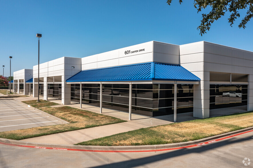 601 Canyon Dr, Coppell, TX à louer - Photo de l’immeuble – Image 1 sur 6