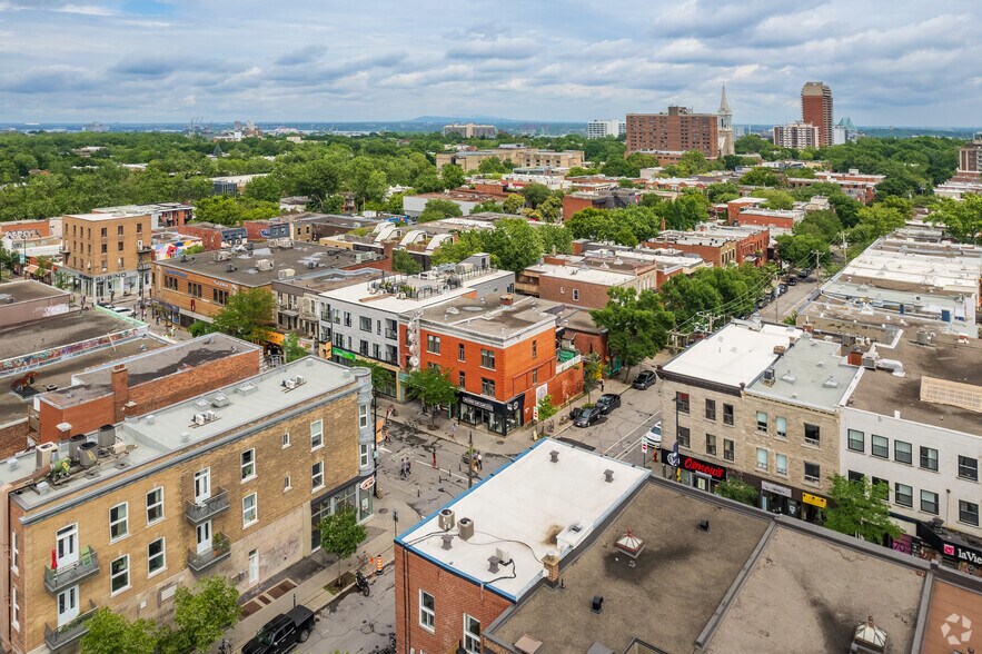 1648-1658 Av du Mont-Royal E, Montréal, QC à vendre - Aérien – Image 2 sur 5