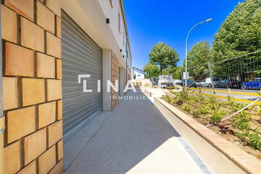 Local commercial dans Marseille à louer - Photo de l’immeuble – Image 1 sur 4