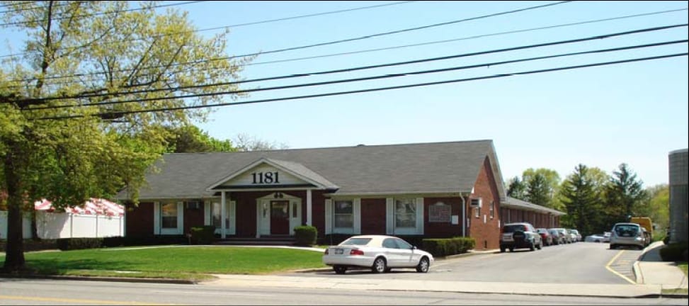1181 Old Country Rd, Plainview, NY à louer - Photo principale – Image 1 sur 1