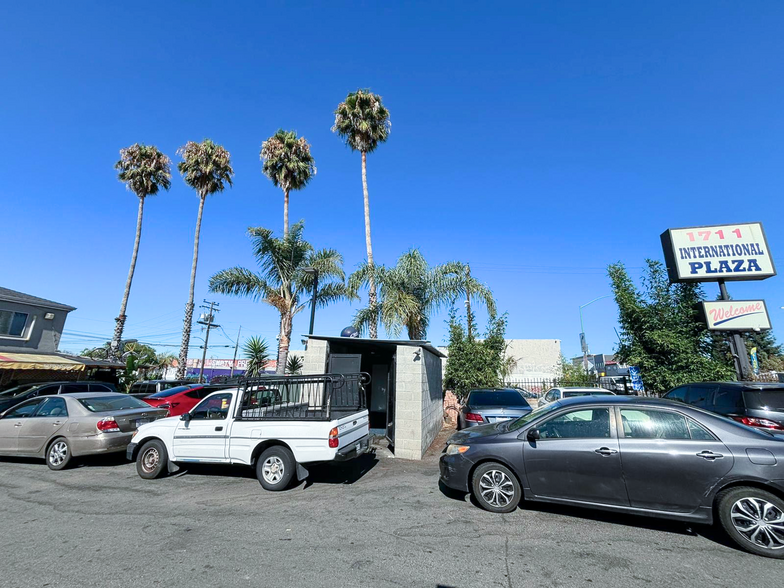 1711 International Blvd, Oakland, CA à vendre - Photo de l’immeuble – Image 2 sur 8