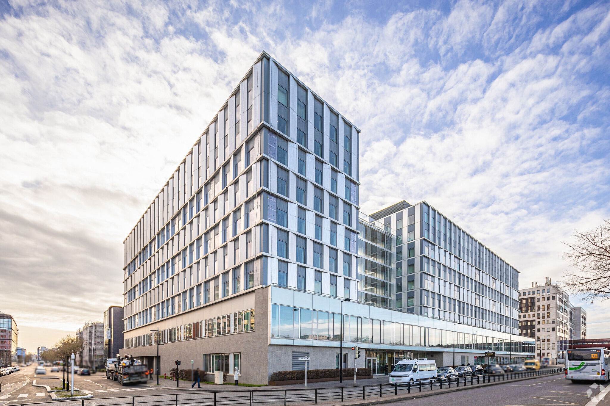 2 Rue Stephenson, Montigny-le-Bretonneux à louer Photo principale– Image 1 sur 4