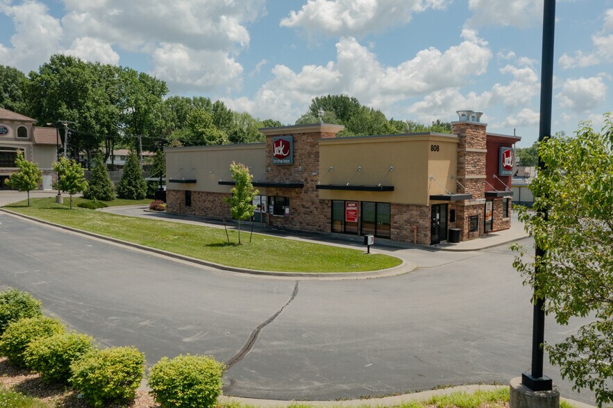 808 NW State Route 7, Blue Springs, MO à louer - Photo de l’immeuble – Image 3 sur 11