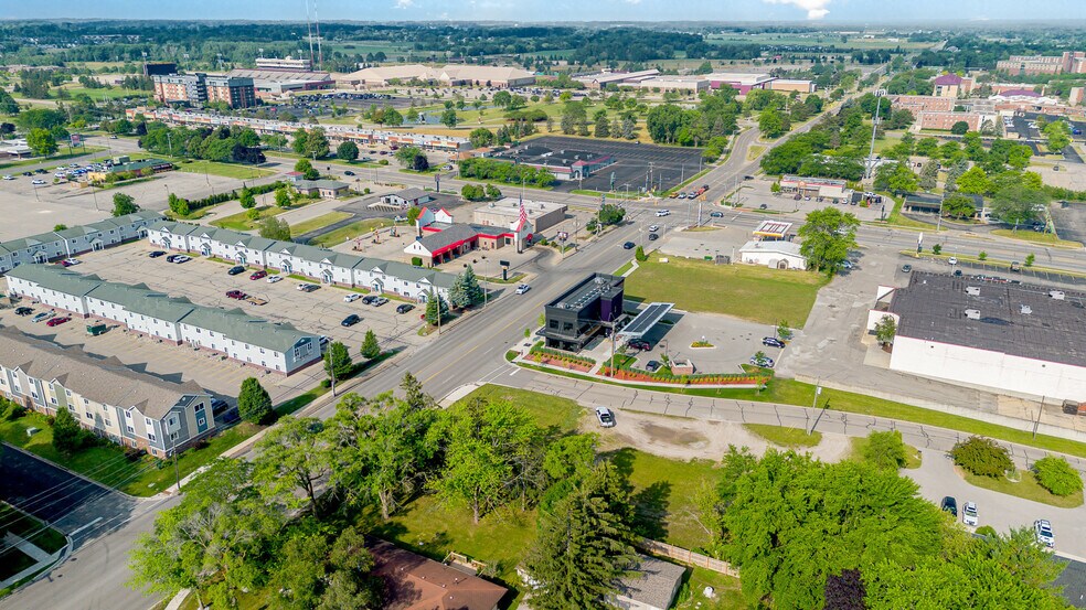 915 E Broomfield St, Mount Pleasant, MI à vendre - Photo de l’immeuble – Image 2 sur 5