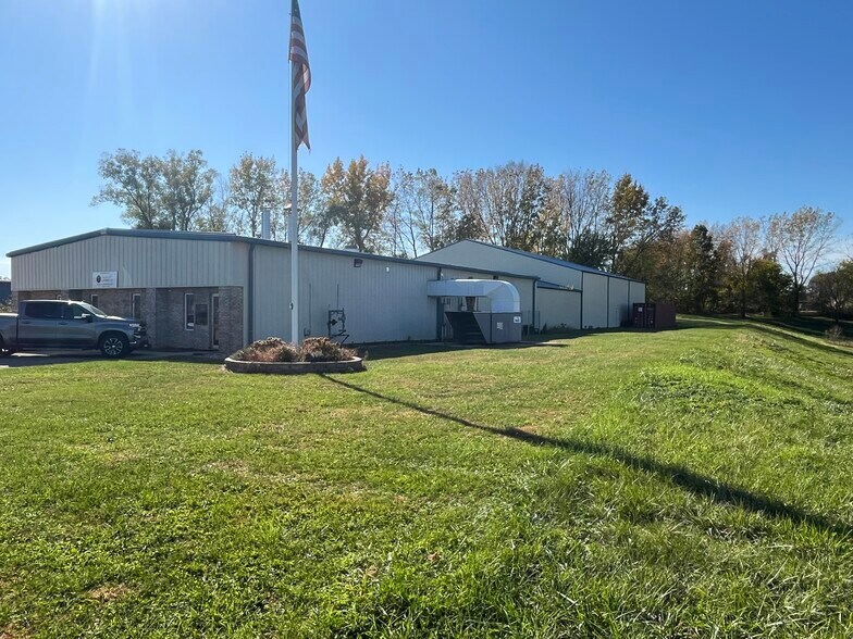 1540 Genesis Dr, La Porte, IN à vendre - Photo de l’immeuble – Image 2 sur 7