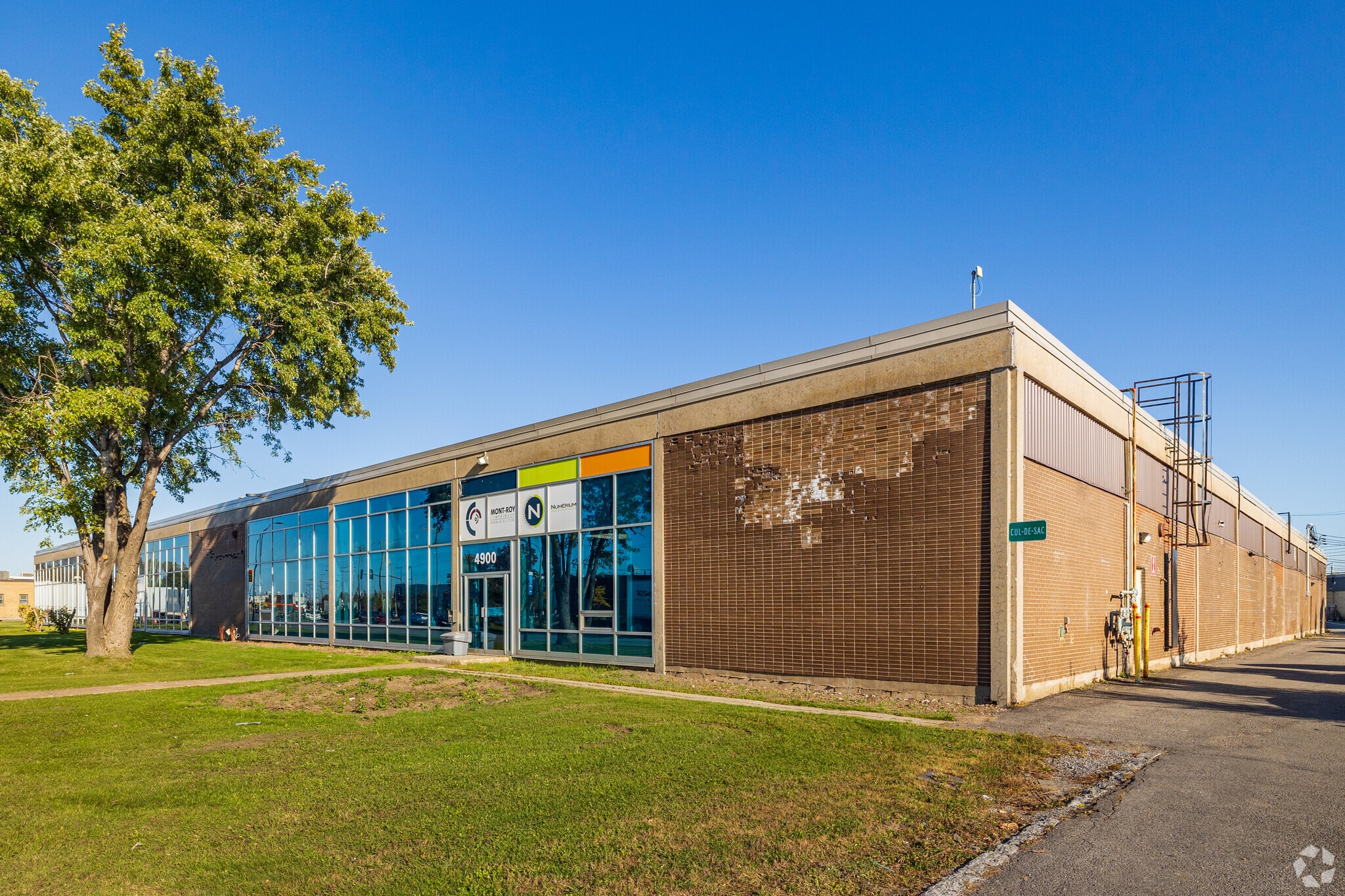4880-4900 Rue Hickmore, Montréal, QC à louer Photo principale– Image 1 sur 6