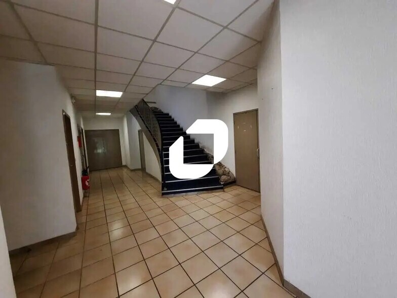 26 Avenue De La Baltique, Villebon-sur-Yvette à louer - Hall d’entrée – Image 2 sur 11