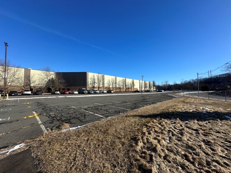 24-28 Gaylord St, South Hadley, MA à vendre - Photo de l’immeuble – Image 2 sur 4