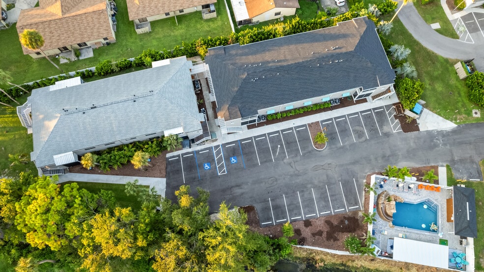 2704 49th Ave W, Bradenton, FL à vendre - Photo de l’immeuble – Image 2 sur 20
