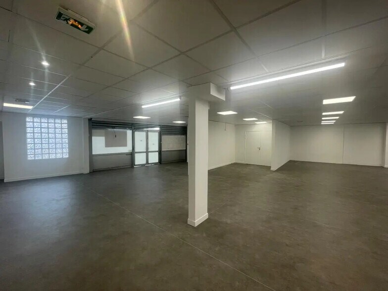 Local d’activités dans Boulogne-Billancourt à louer - Photo de l’immeuble – Image 3 sur 7