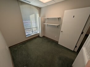 610 Jones Ferry Rd, Carrboro, NC à louer Photo intérieure– Image 2 sur 3