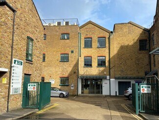 Plus de détails pour Summer Rd, Thames Ditton - Local d'activités à louer