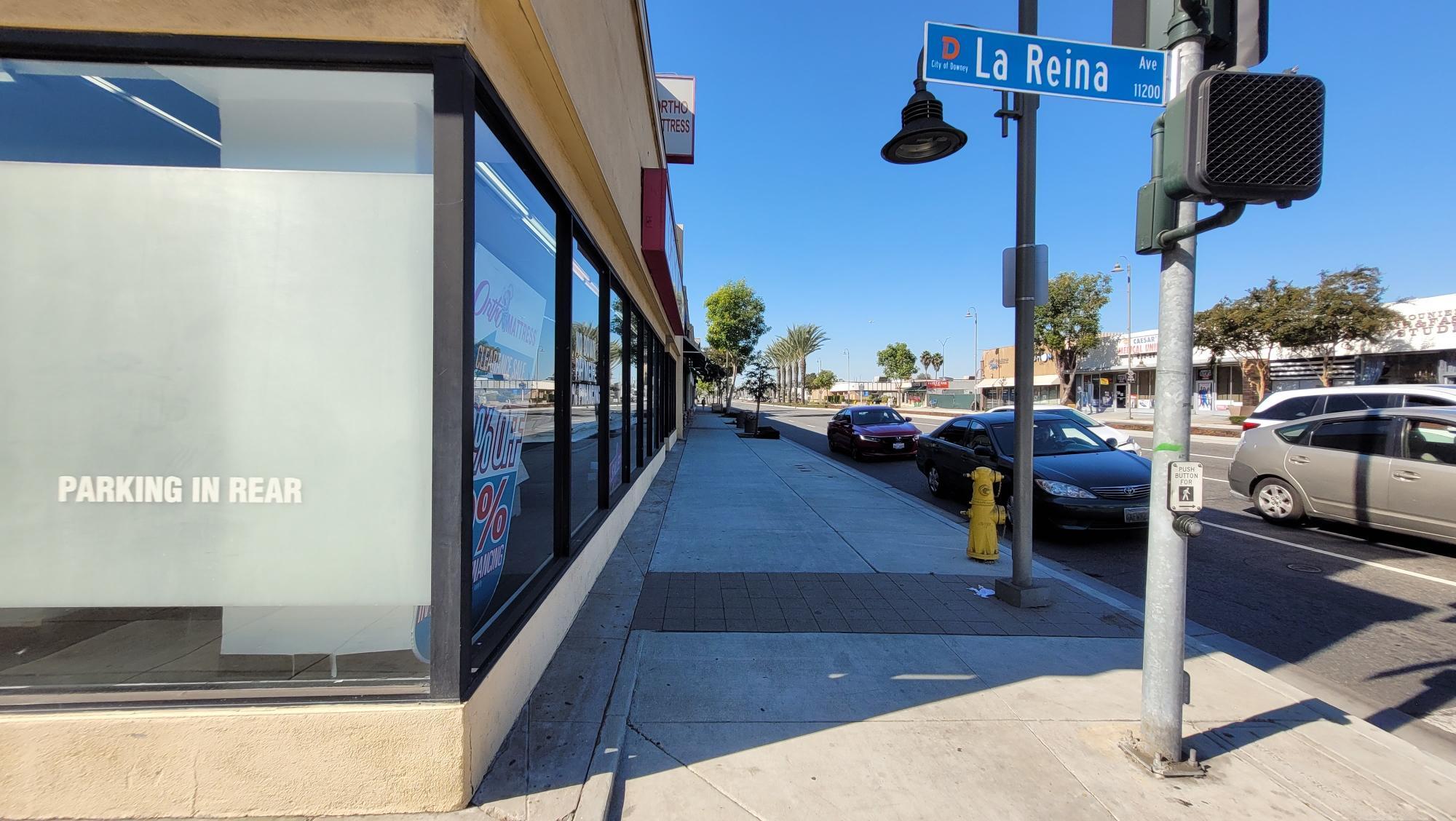 8152 Firestone Blvd, Downey, CA à louer Photo de l’immeuble– Image 1 sur 3