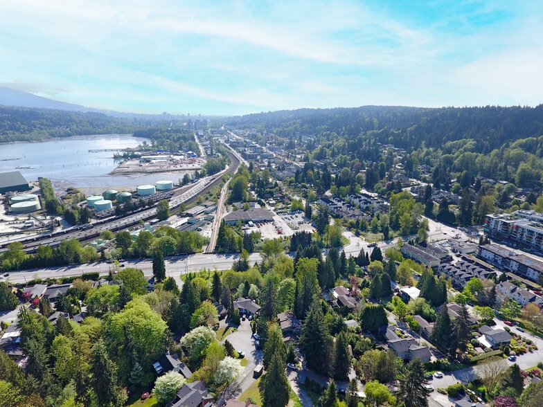 1860-1870 Charles St, Port Moody, BC à vendre - Photo de l’immeuble – Image 2 sur 3