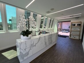 421 N Rodeo Dr, Beverly Hills, CA à louer Photo intérieure– Image 2 sur 17