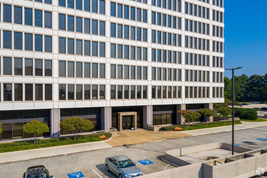1100 Circle 75 Pky SE, Atlanta, GA à louer - Photo de l’immeuble – Image 3 sur 15