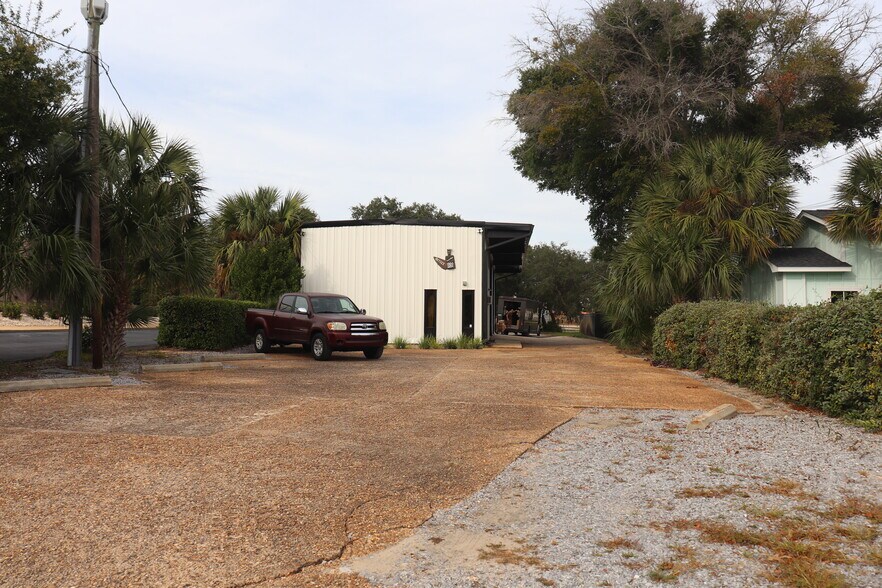 1188 Gulf Breeze Pky, Gulf Breeze, FL à vendre - Photo de l’immeuble – Image 2 sur 16