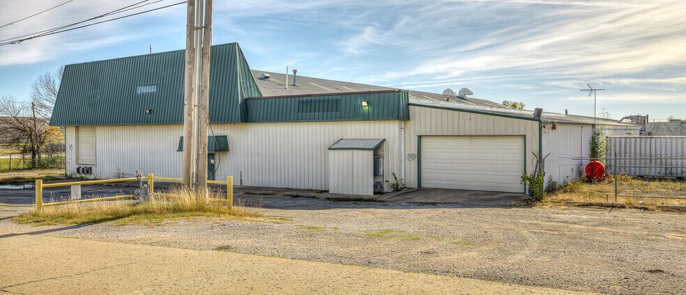 6920-6924 E Reading Place portefeuille de 2 biens à vendre sur LoopNet.fr - Photo de l’immeuble – Image 3 sur 8