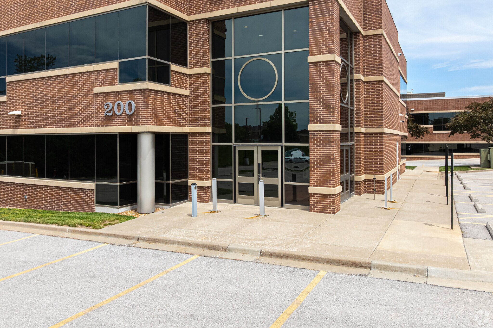 200 NE Mulberry St, Lee's Summit, MO à louer Photo principale– Image 1 sur 17