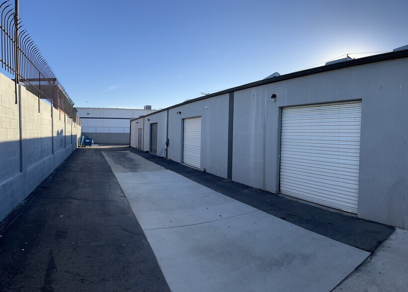 2413 S Broadway, Santa Ana, CA à louer - Photo de l’immeuble – Image 3 sur 7