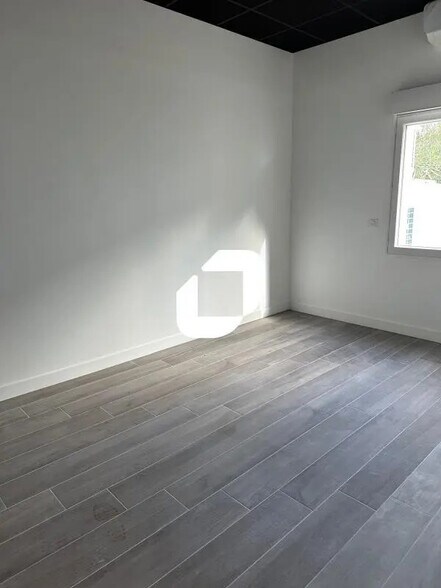 Bureau dans Les Pavillons-sous-Bois à louer - Photo de l’immeuble – Image 3 sur 3