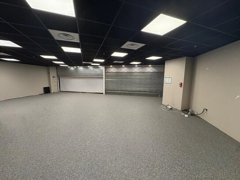 Local commercial dans Paris à louer - Photo de l’immeuble – Image 3 sur 6