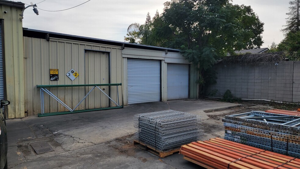 2612 Woodland Ave, Modesto, CA à louer - Photo de l’immeuble – Image 2 sur 11