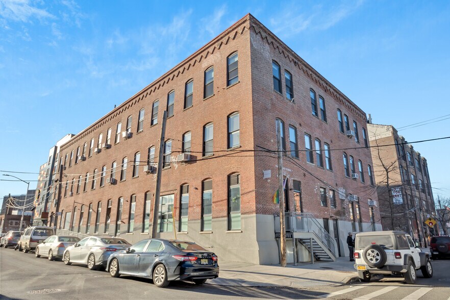 199 Cook St, Brooklyn, NY à louer - Photo principale – Image 1 sur 16
