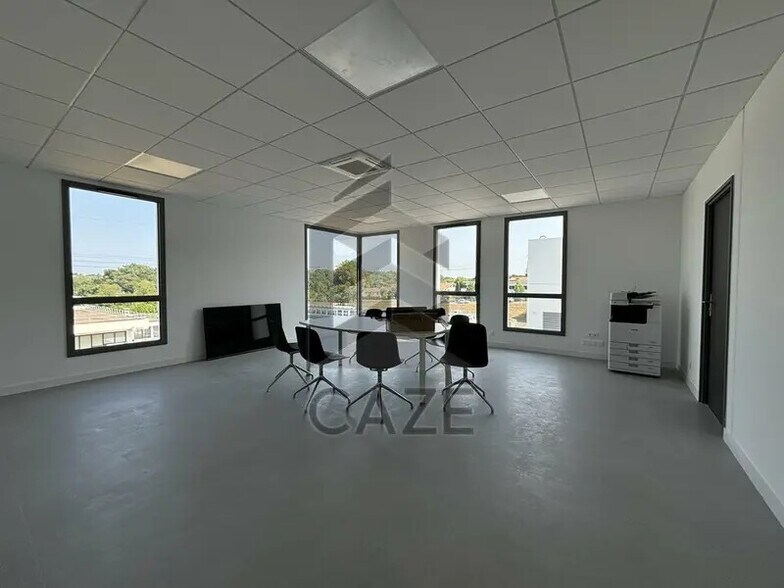 Bureau dans Artigues-près-Bordeaux à louer - Photo de l’immeuble – Image 3 sur 10