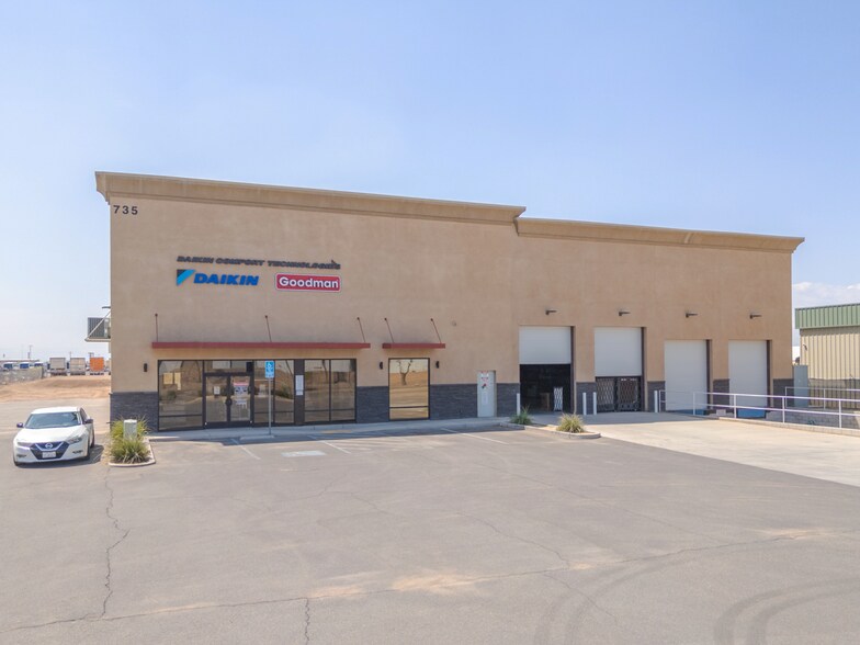 735 E Heil Ave, El Centro, CA à vendre - Photo de l’immeuble – Image 2 sur 9
